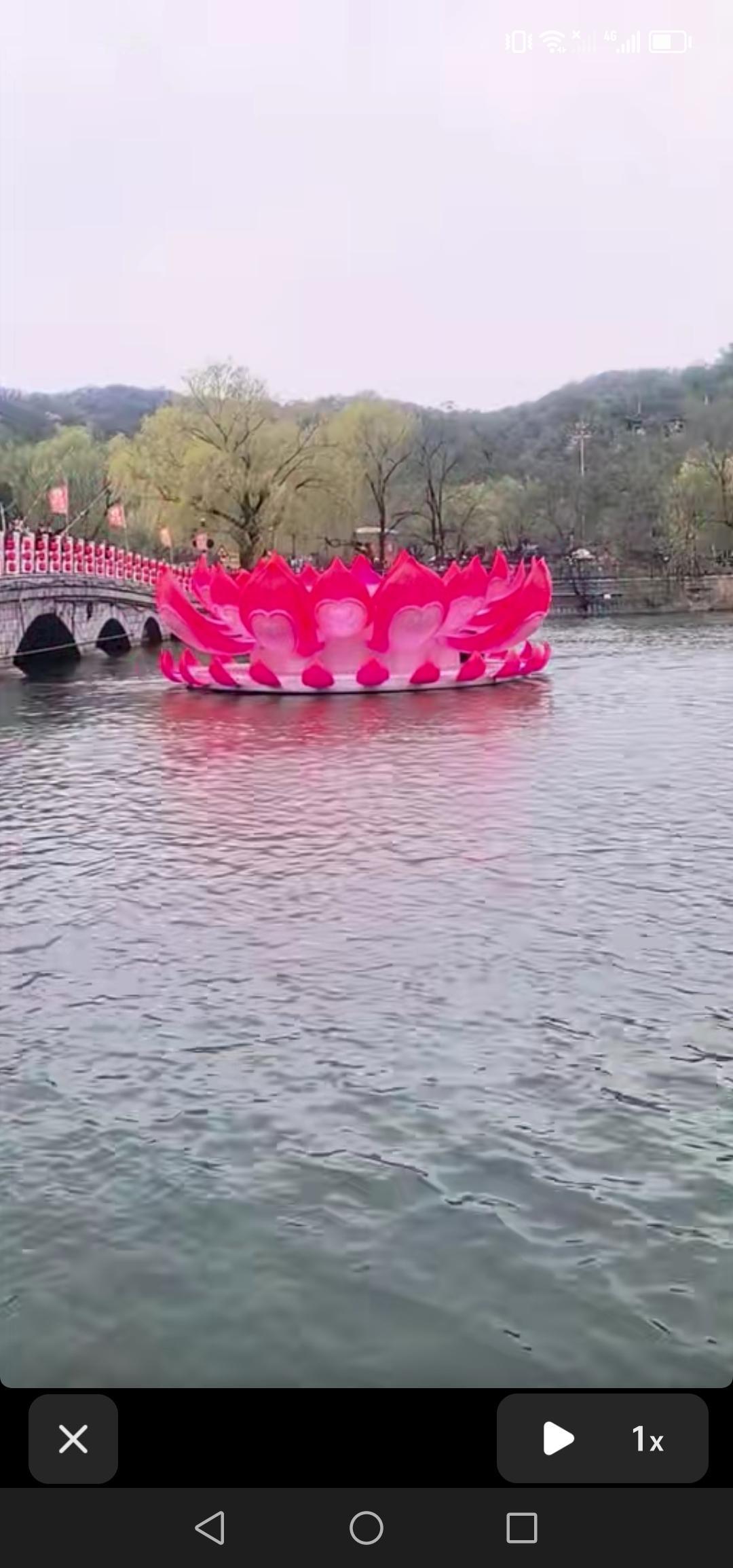 五一假期临近，吉林市北山公园又有新举措啦！那大花船布置得相当美观！

不得不说，