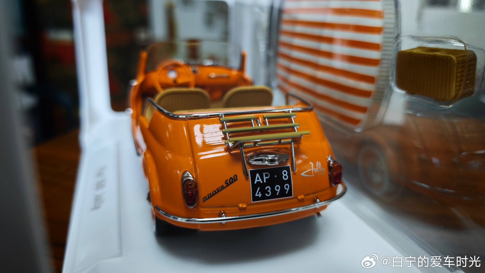 这小车真是太可爱啦！特别阳光的感觉，这要是开在海边小路上，得多开心。白话车模