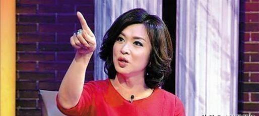 有一次，俞飞鸿问金星：“做变性手术之前，碰过女人没？”金星回答：“没有，但娶过老