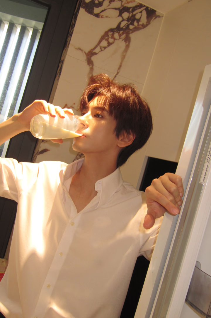 睡前喝杯热牛奶是个不错的选择~晚安哦💤 ​​​