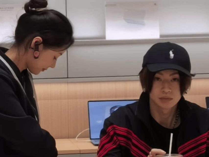 苏州线下偶遇王琳凯王琳凯线下全黑LOOK 刷到苏州街头偶遇王琳凯线下体验新手机的