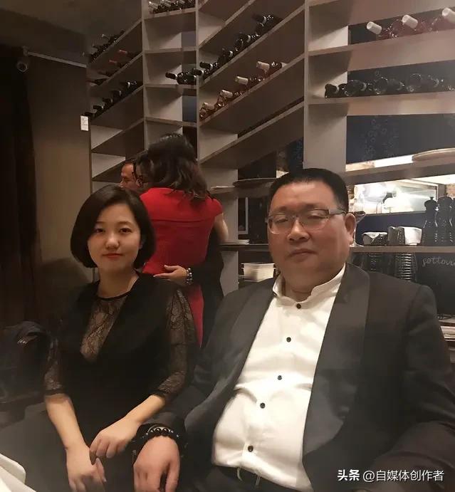 草根逆袭的中国摩托，炸响世界赛场！
 
当重庆张雪机车的820RR-RS赛车冲过