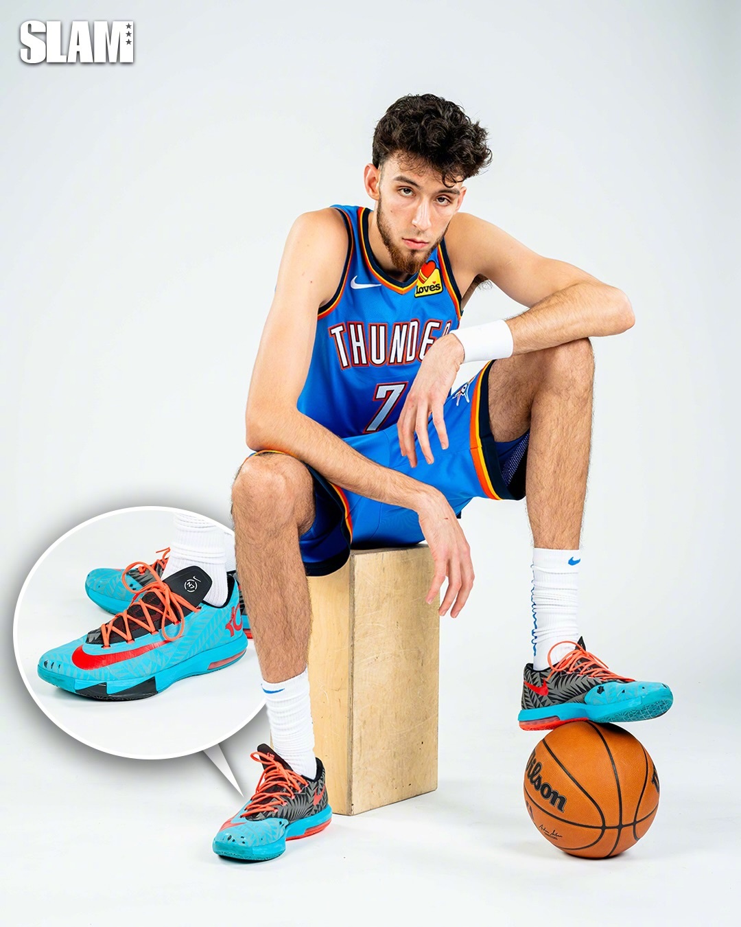 切特可以说是杜兰特球鞋系列坚实拥护者，这些年来穿的几乎都是KD系列，而且他还拥有
