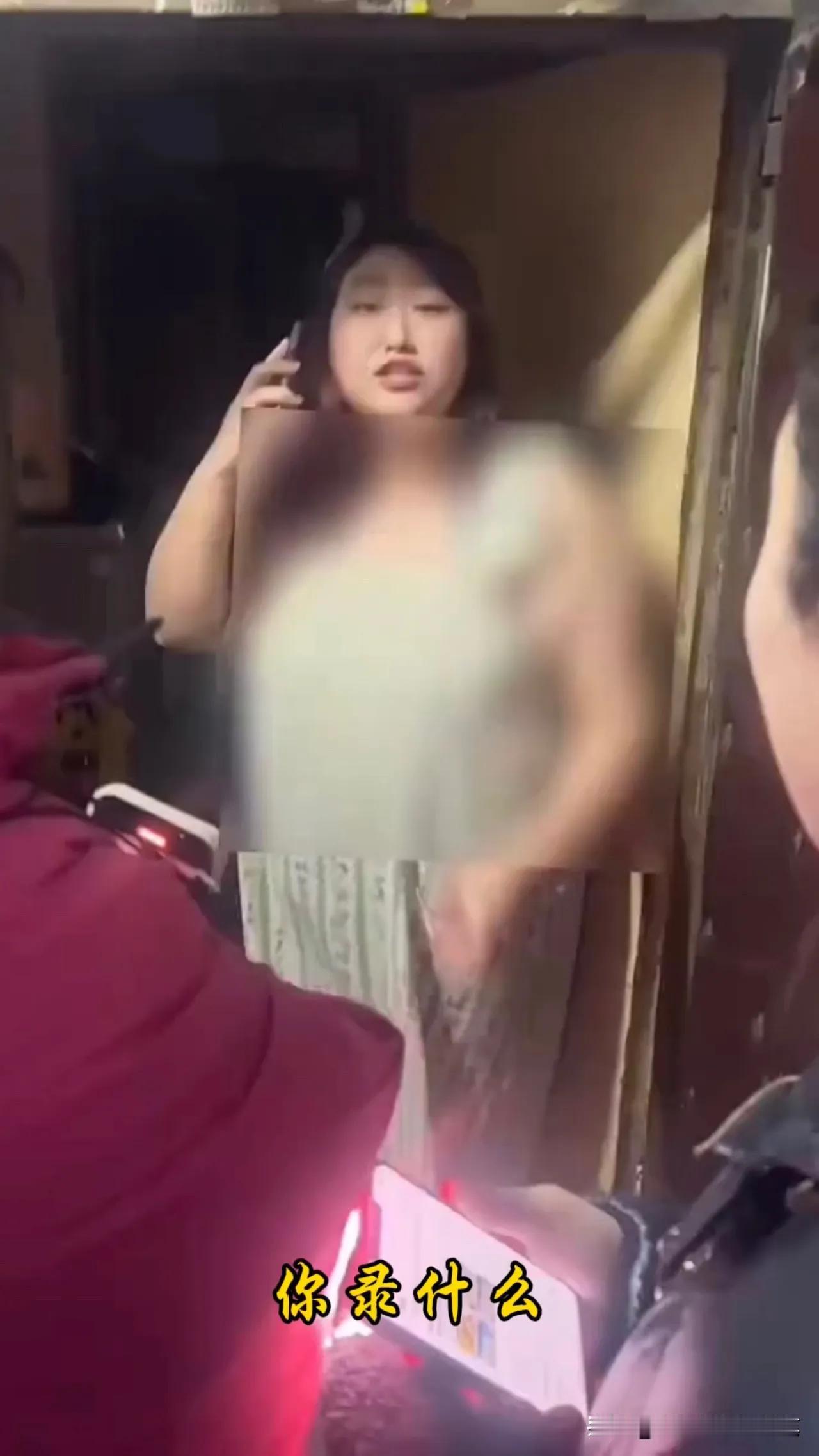 谁来治治“白嫖党”？
女子下单了榴莲，吃完申请退款成功。商家联系女子退榴莲，女子