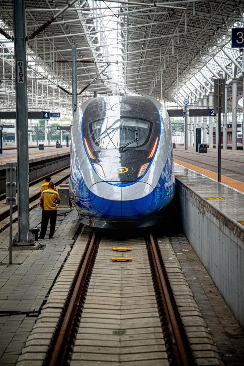 中国这次没上桌。波兰320公里高铁招标，西门子、阿尔斯通、塔尔戈、日立全到了，唯