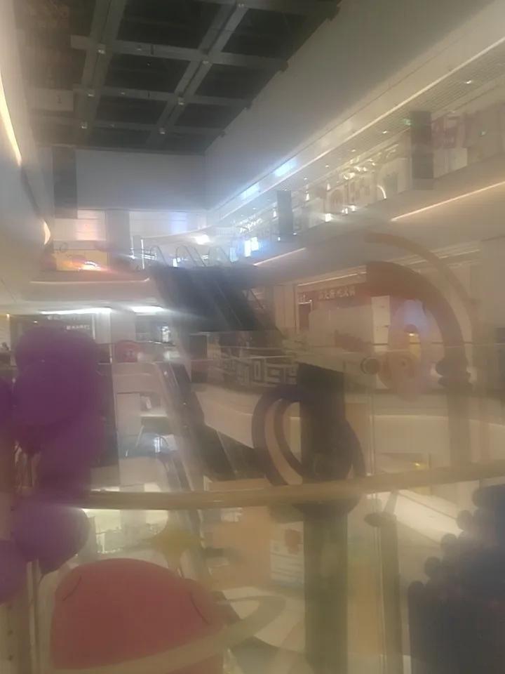 今天下班早。去跑步。感觉今天的风很舒服。还是跑步舒服，明天继续