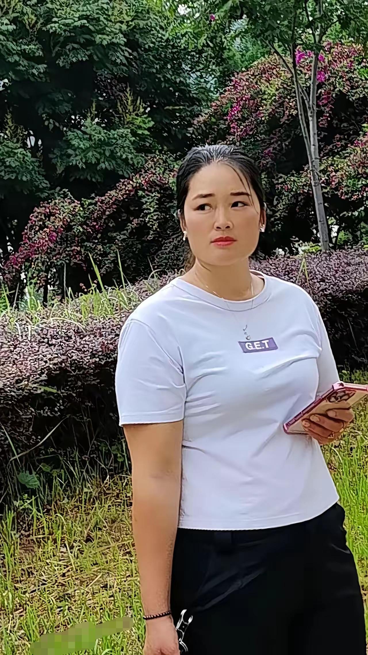 多年不见，原来的村花还是这么漂亮