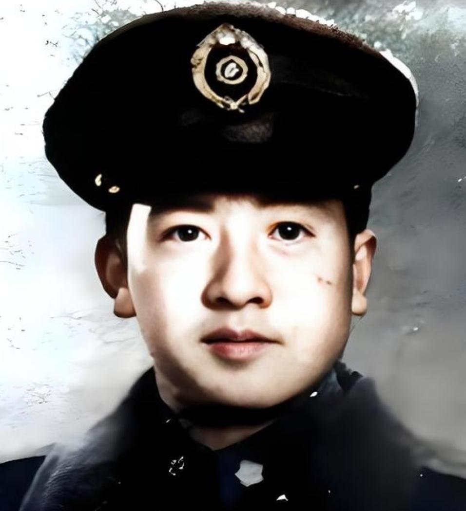 1945年深秋，马步芳的独子马继援被宋美龄叫到重庆官邸，这位西北王公子刚跨过门槛