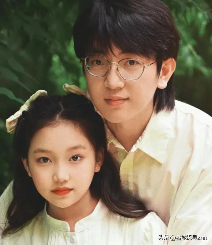 上海一男子领养了一个12岁的盲童女孩，花25万给她治眼睛，谁料女孩眼睛治好后，跪