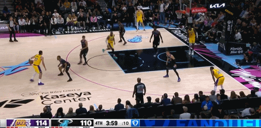 东契奇是继库里之后真正意义上的现象级超级巨星！
我想再也不会有人质疑东契奇联盟第