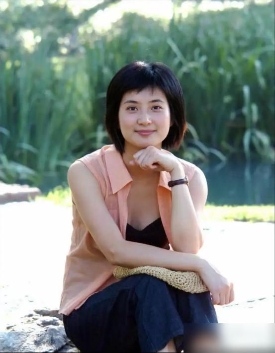 董勇，曾经的不婚主义者。
他曾公开说，婚姻是牢笼，狗比孩子更贴心。2003年受