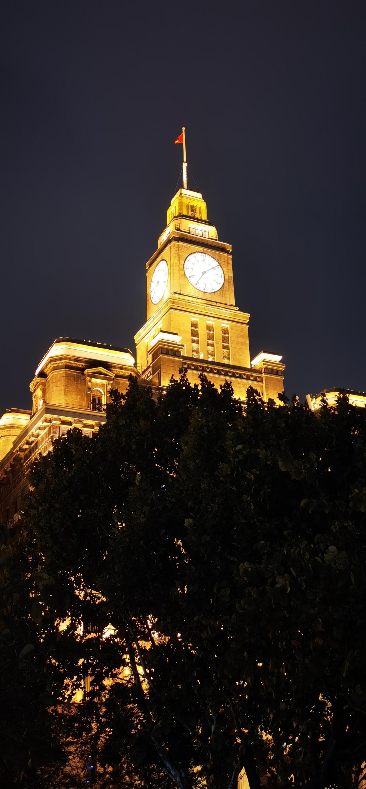 江畔漫行
 
退休后第一次来到上海，而且又能够在亲戚家住那么久，更绝的是，他们家