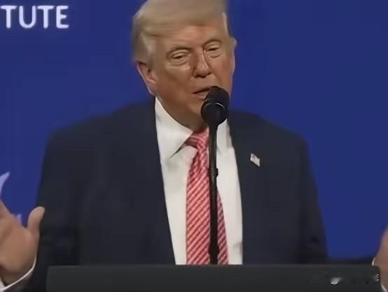 特朗普曾警告全世界：你们可以不喜欢中国，甚至你们也可以不尊重中国，但是你们不得不