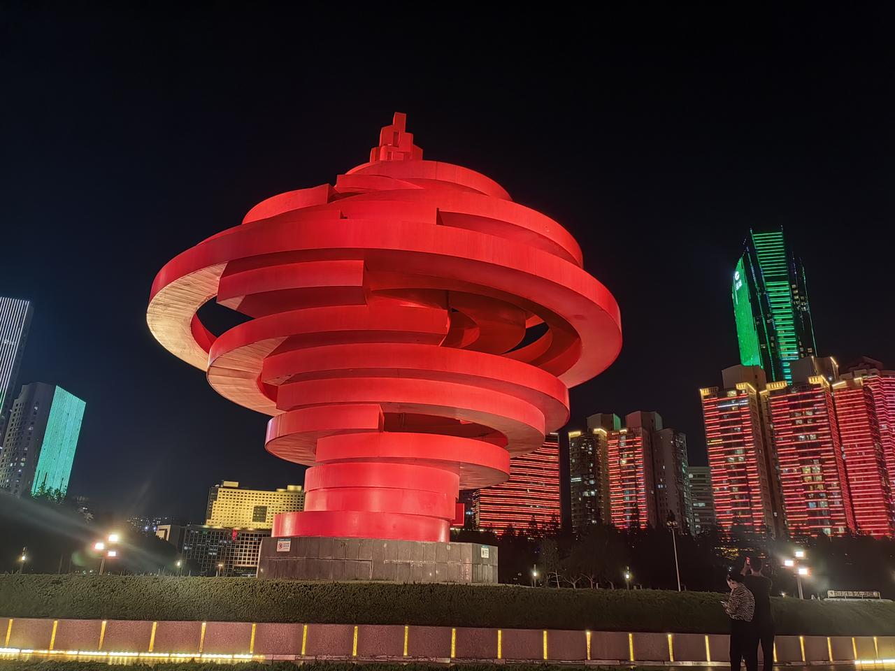 今天去崂山溜达一下，所以上了闹表，6：40起床。但是闹表响了，关掉，再眯一会，后