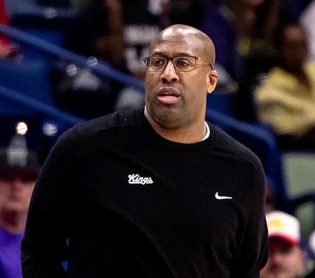 前勇士助教迈克布朗现在是纽约尼克斯新任主教练热门人选！shams：据 ESPN 