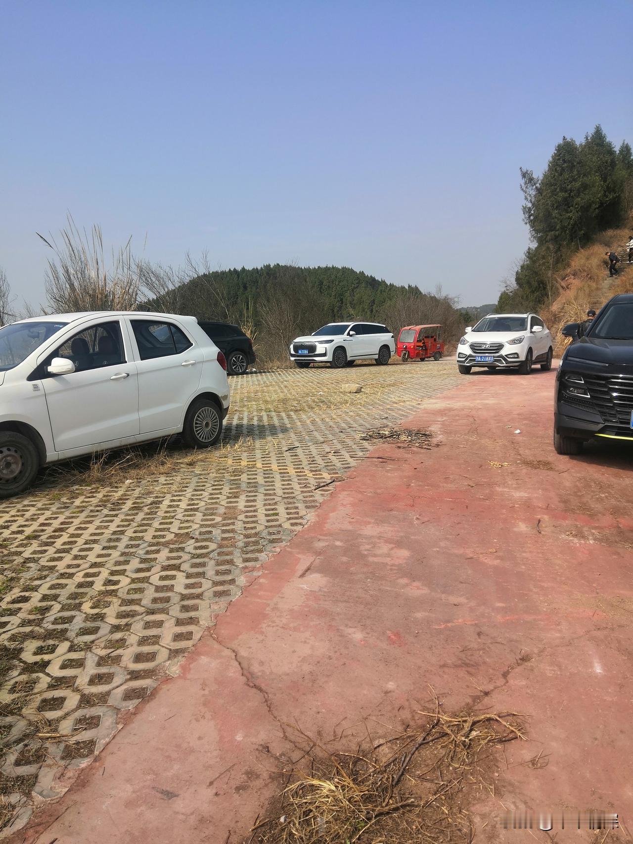 一张照片记录家乡的美好家乡是美丽的，正月初一有这么多人来到了家乡，看见美丽如此的