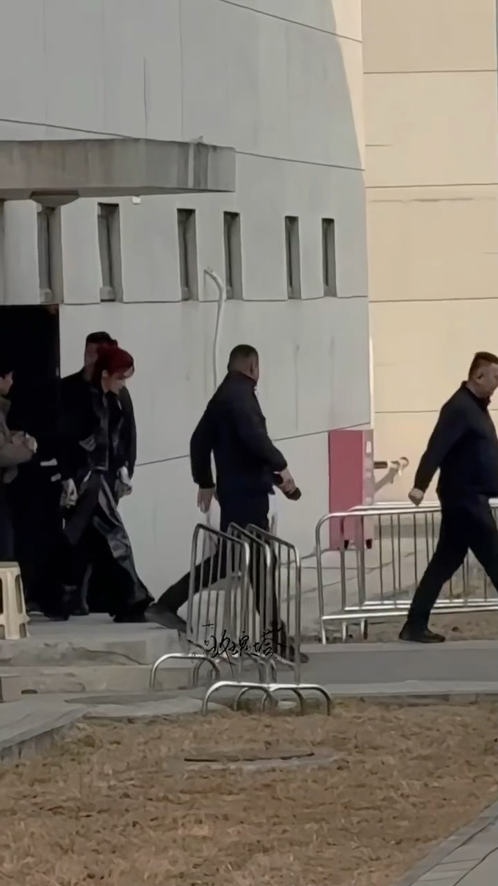 宋亚轩红发皮衣路透宋亚轩红发宋亚轩红发皮衣路透