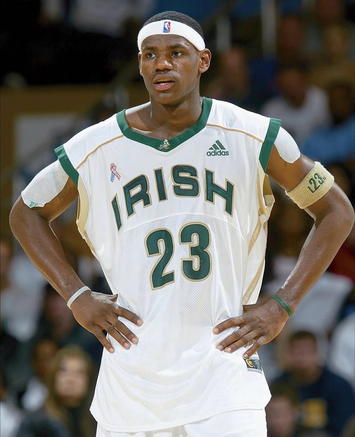 随着勒布朗23代系列不断回溯詹姆斯职业生涯中的标志性时刻，耐克勒布朗23代推出“