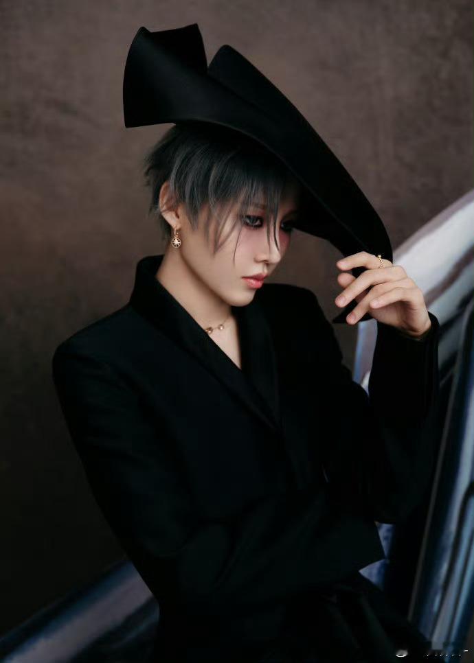 刘雨昕裸粉玫瑰妆完全是老公姐来的