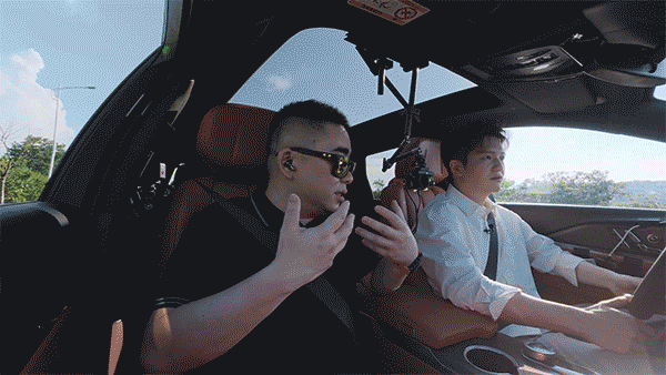 樊振东全新XT5混动初体验从乒坛赛场，到智驾座舱。樊振东的专业从不止于一方球台。