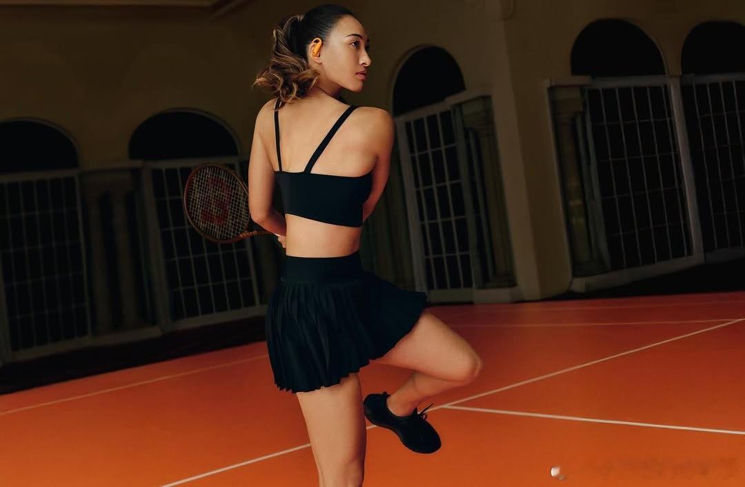郑钦文的广告宣传照很美像仙女一样大家喜欢吗？wta[超话]法网2025热点现场热