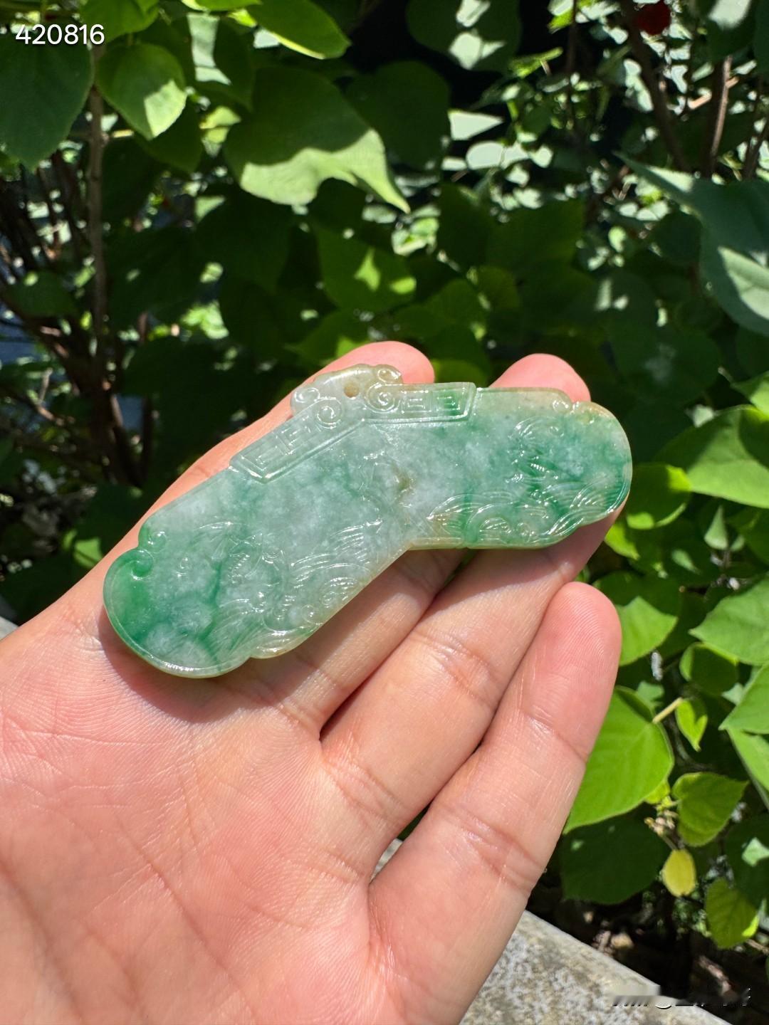 清代  老翡翠雕福寿謦  尺寸：8.27*3.27*0.49cm重量：31g