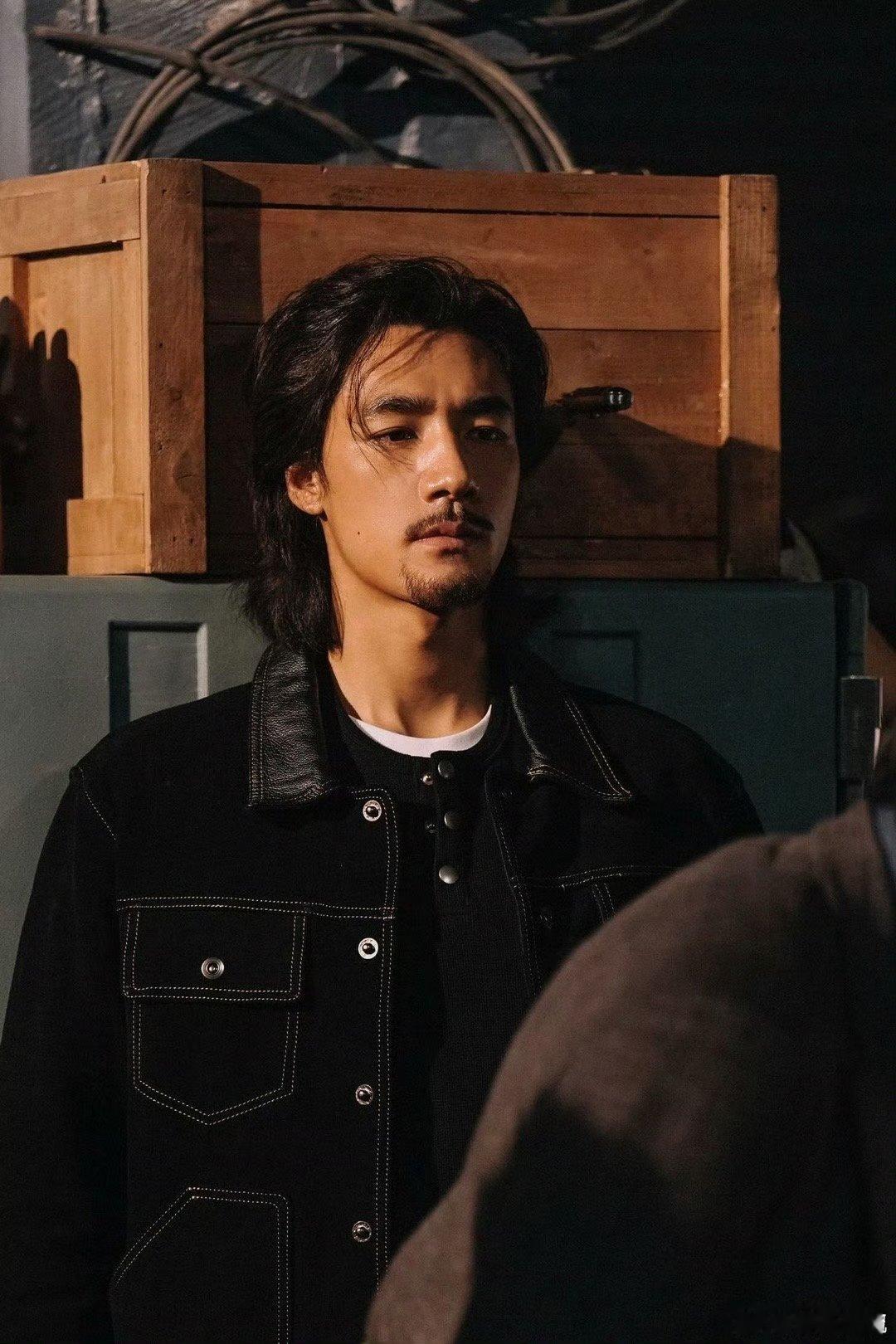 此沙太帅了 哇塞塞！此沙简直就是演艺圈的“宝藏男孩”呀！一人分饰好几个角色，这难