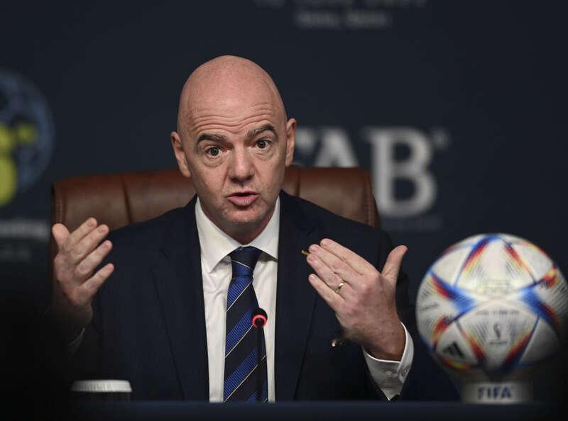 我是一直没整明白，FIFA基于以前的成例循序渐进吃中国的蛋糕不好吗，今年纯纯杀鸡