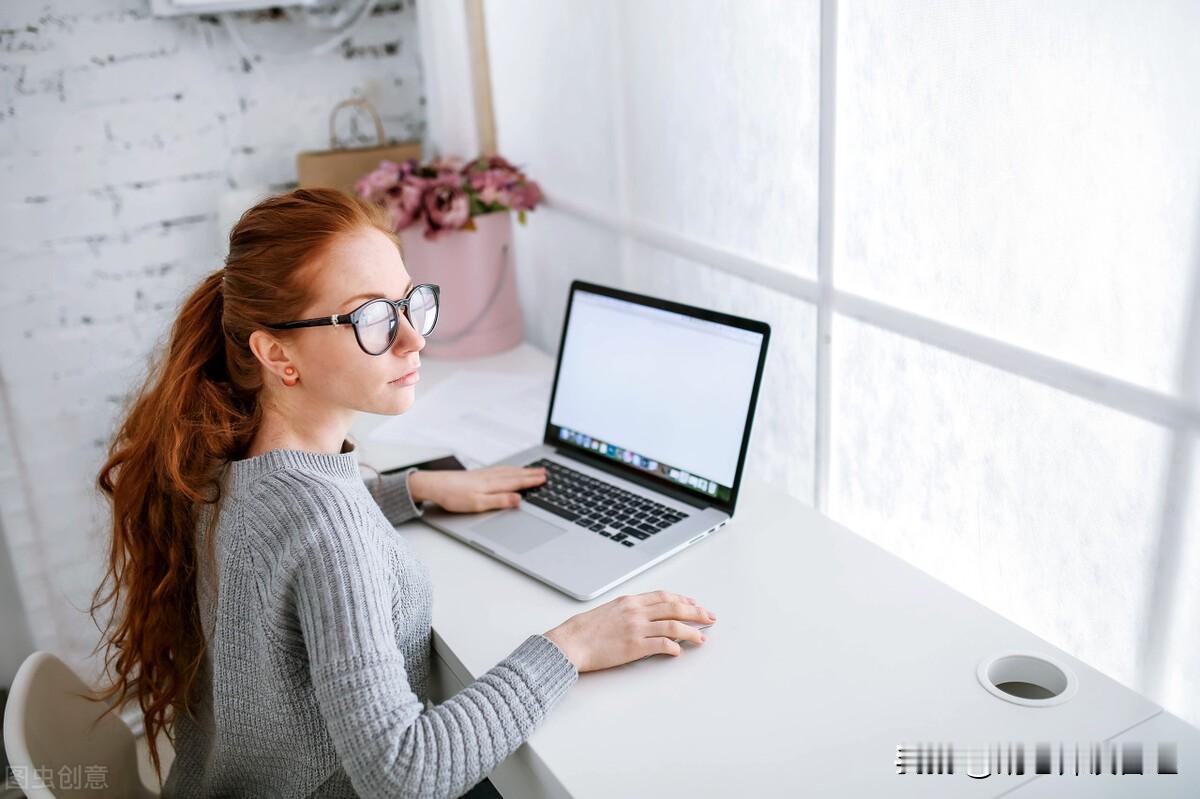 今天聊一个我发现的很多企业都会踩的坑——老板说「今年要增长30%」，员工第一反应