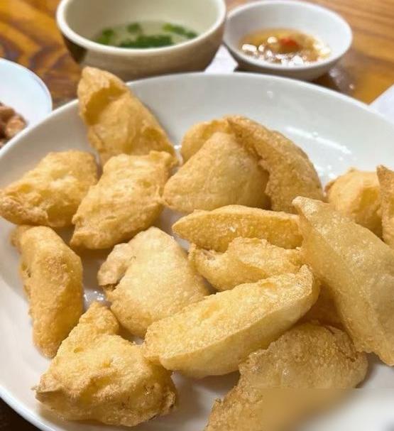 欧冠1/8决赛刚打完，马竞总比分7-5淘汰热刺。
首回合主场，马竞半场轰4球，