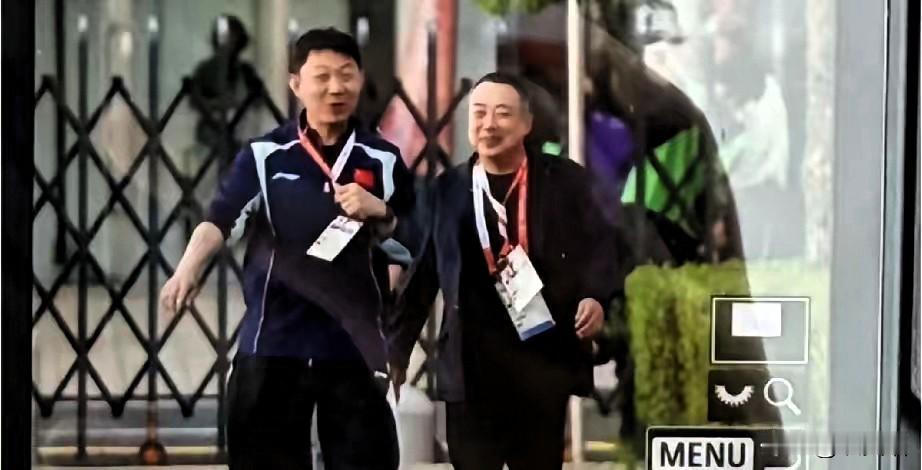 快看，这是谁？
小梁来名古屋了。
就是那个当年坐在董明珠对面、张嘴要十万月薪的0