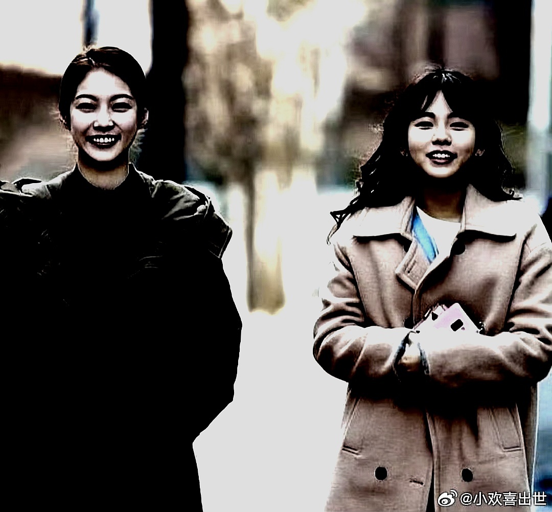 韩国女导演洪性恩作品《独自生活的人们》中饰演贞雅的孔升妍与郑多恩饰演的实习生。繁