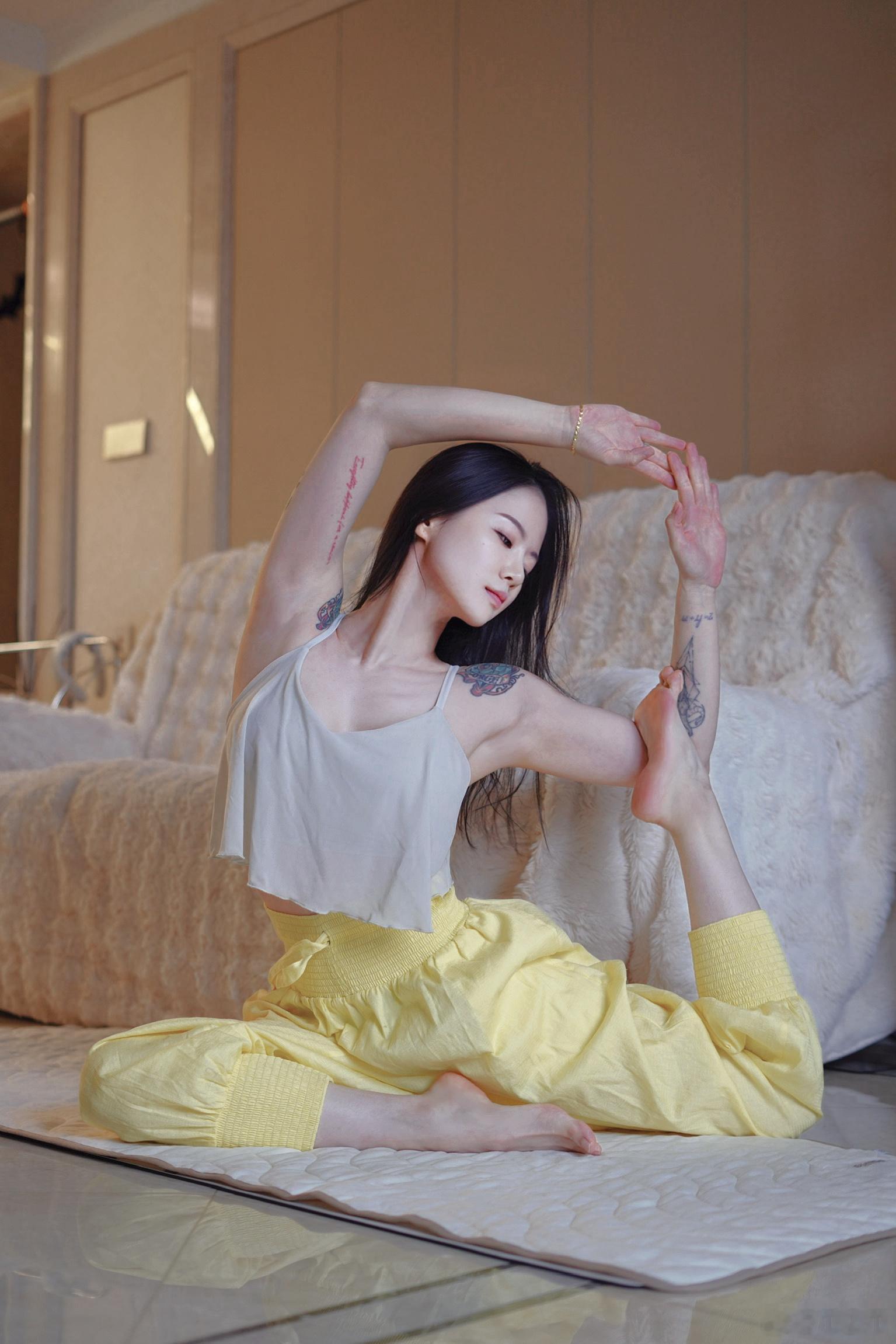 妈呀我怎么这么久没发瑜伽照片了，真是忘本了！瑜伽[超话]全民运动flag大会冬天