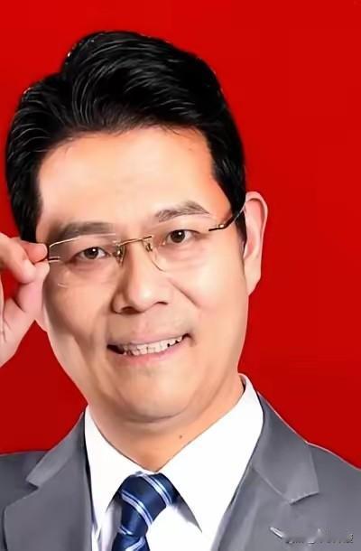 臧起超，我是豆包后才知道这个人的姓名。在无意间，我刷到过这个人的几个视频，听他口