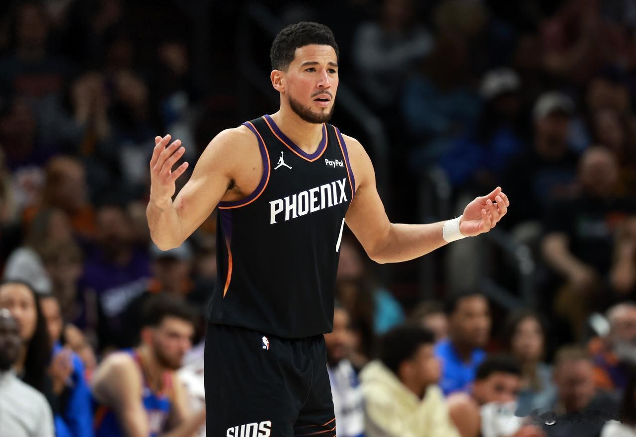 布克受伤，太阳进攻停摆，他啥时候能回来？
今天太阳队发了个公告，说布克右脚踝扭伤