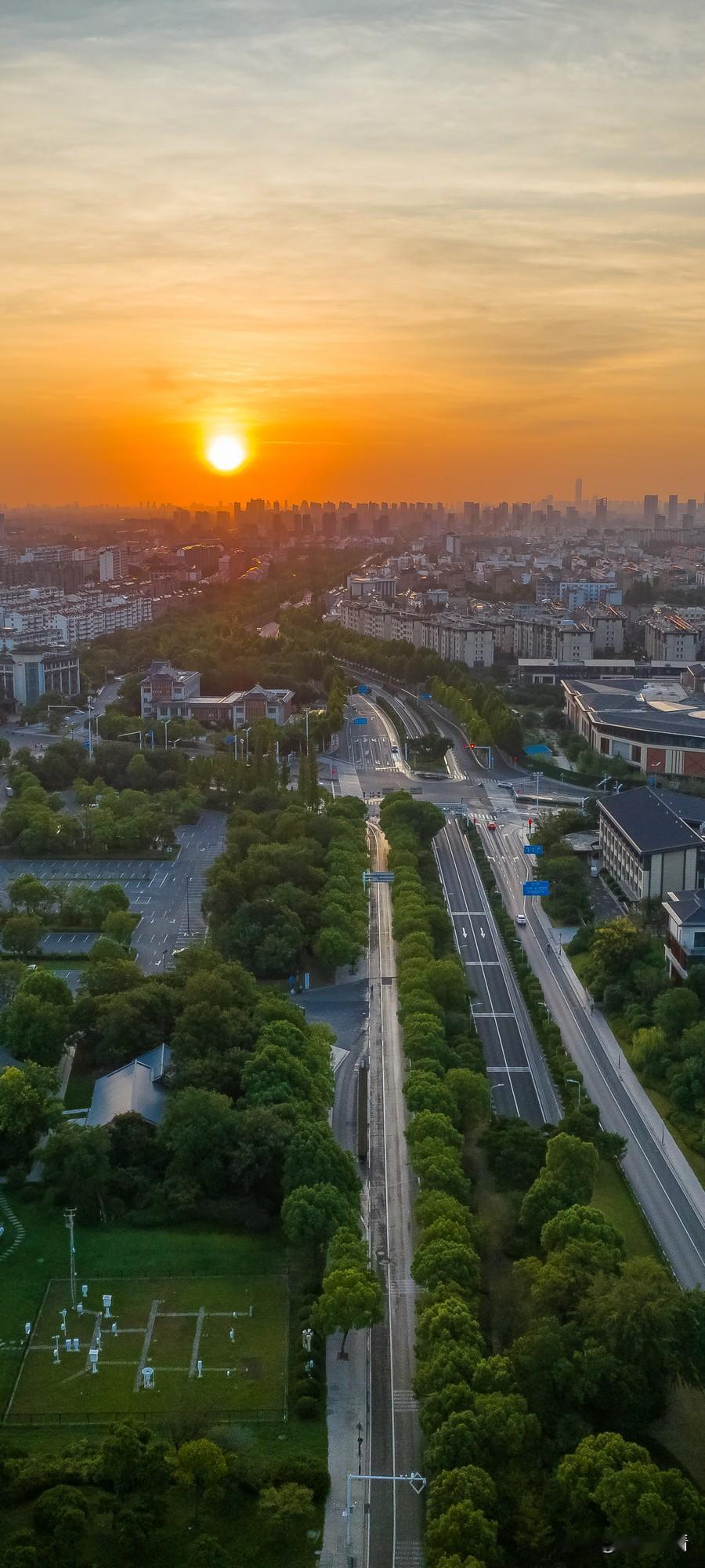 新的一年，我想多陪陪最重要的人是家人，是朋友，也是一直陪伴我成长的条友们。
 