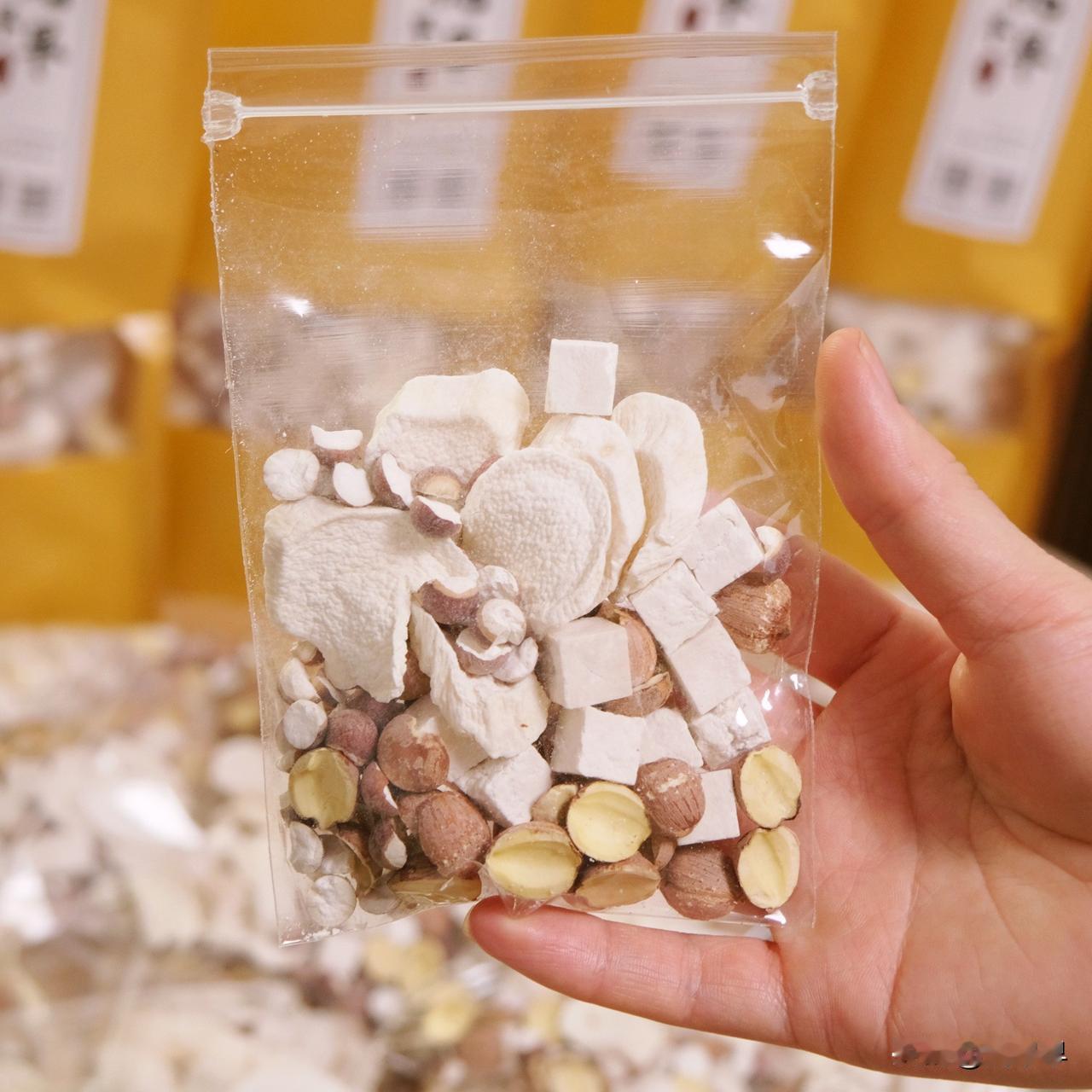 冬季可以多吃点根茎类食物，养精蓄锐、储存能量，比如【山药】，这4类人最应该吃点山