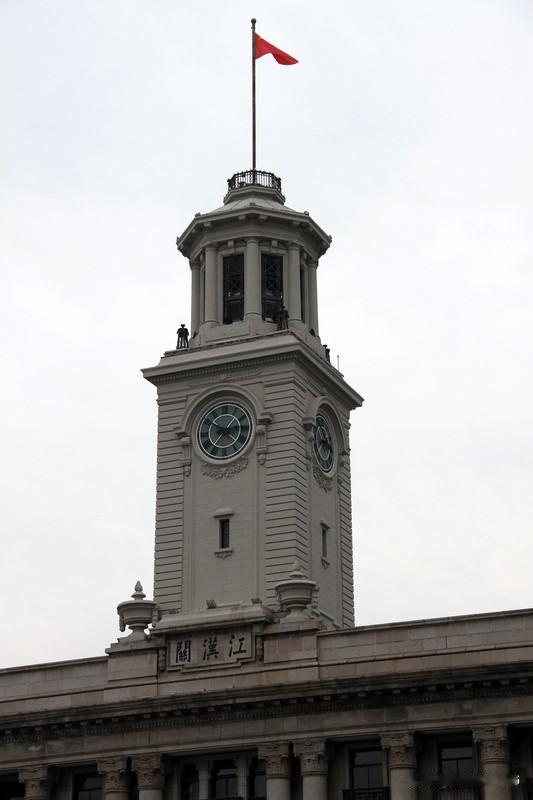 在江城冬日微凉的空气里，新年的脚步已然逼近。

英雄之城武汉，跨年的仪式感拉满了