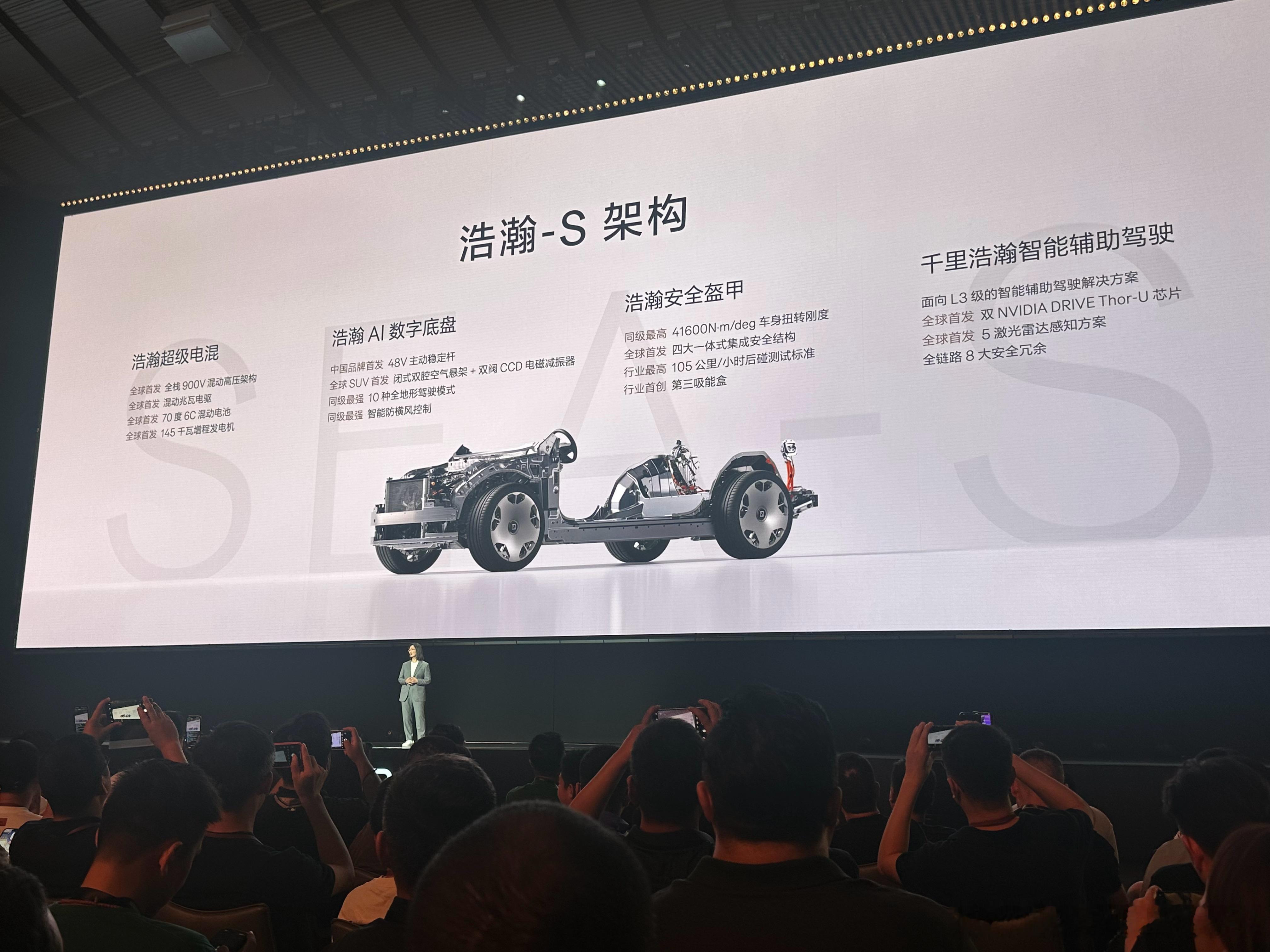 发布会结束了，正在参加9X的群访，说个感受，极氪9X 从各个技术项而言，几乎都拉