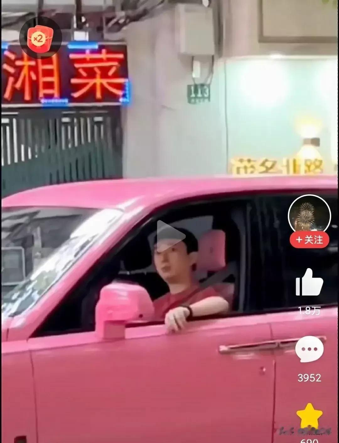 男人开车时，为什么喜欢把左手放在车窗边缘?

这是1个挺有意思的话题，至少我有“