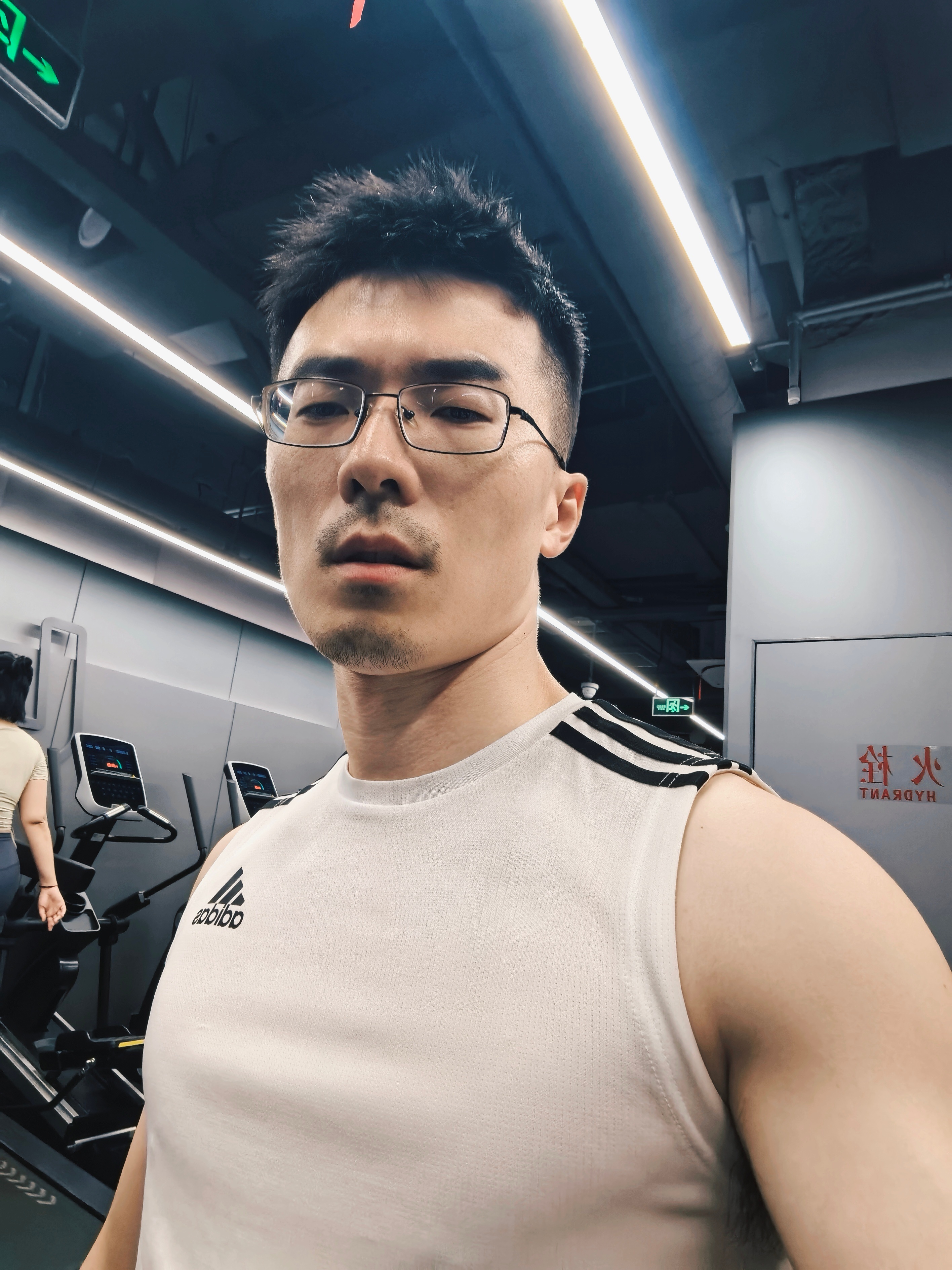 体重正式稳定在70+，锻炼增重还是有用的，下一步的目标是增强核心力量和弹跳，这样
