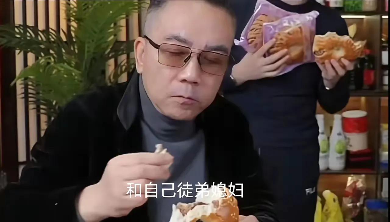 感觉杨议快凉了，这家伙现在不光胡说八道，现在开始造谣了都。
大多数狂人毁灭前，都