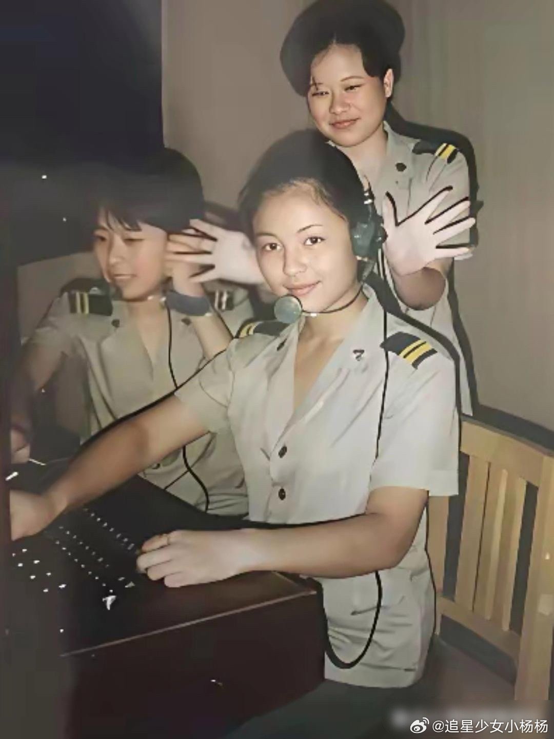 1994年16岁的演员刘涛在南京军区话务班当通信兵时期的照片 ​​​