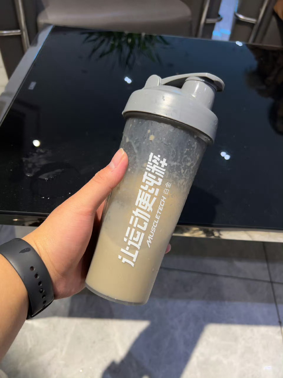 健身小伙连吃半个月蛋白粉造成肝衰竭 适量吃没啥问题，蛋白粉其实和鸡蛋白鸡胸都差不