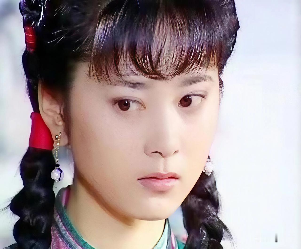 《情深深雨蒙蒙》陆振华的三个女人，谁最美？
第一位:谢润的傅文佩
第二位:王琳的