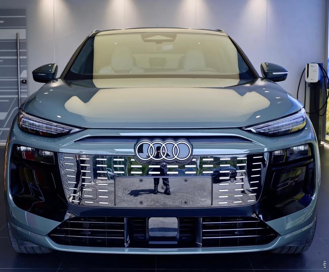 奥迪的电动车答案，这次直接把“豪华”二字加粗显示了！ 都说电动车像数码产品？Q6