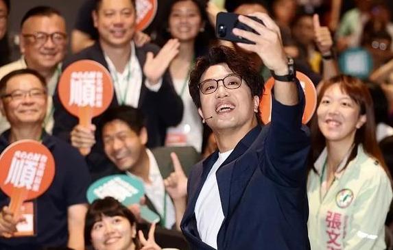 太离谱了。

沈伯洋抛出的“地上权住宅”政见，被游淑慧直接定性为“养套杀政策”。