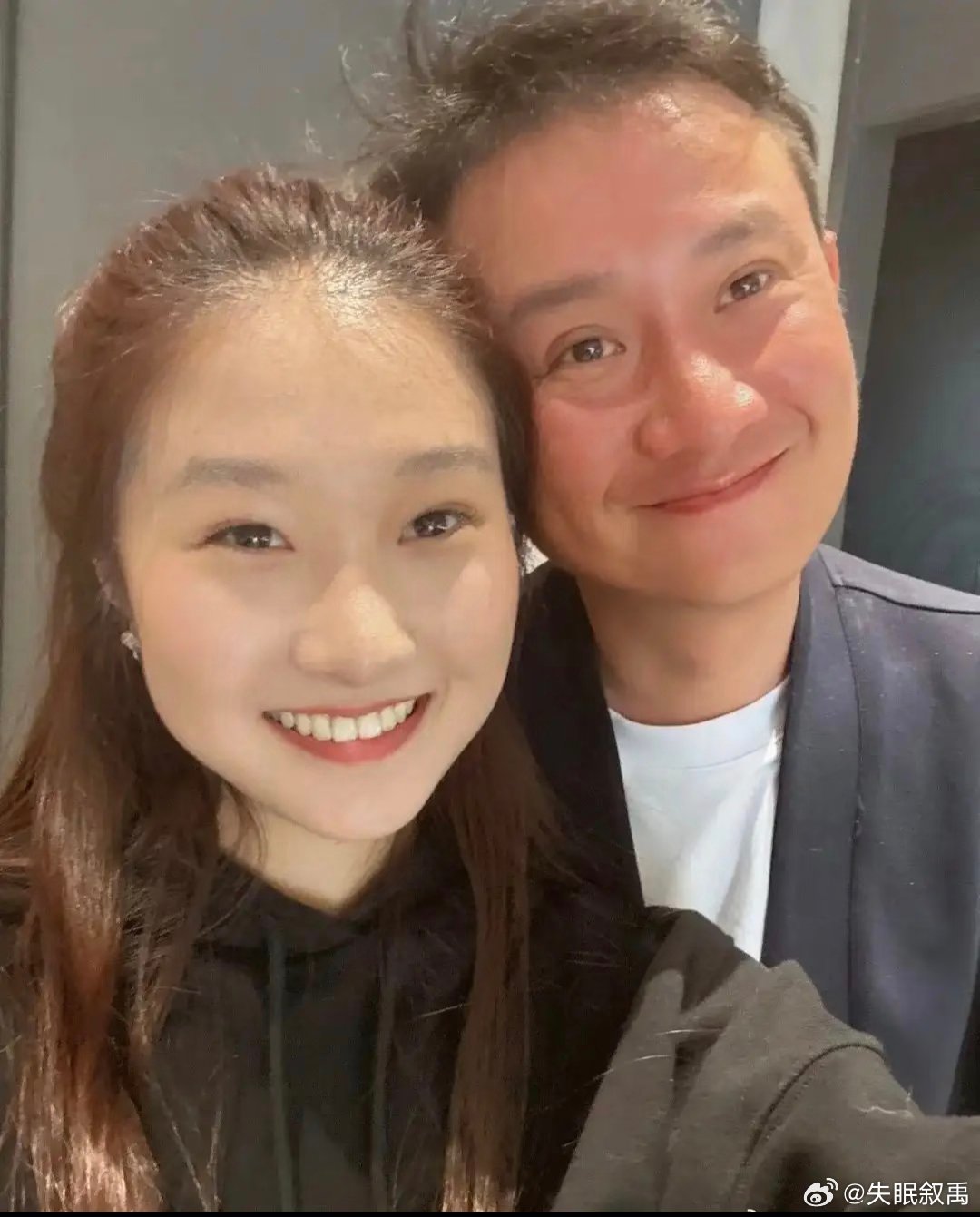 文章和女儿合照被说像明星谁懂啊！文章女儿发合照，网友以为是偶遇明星，结果被科普“