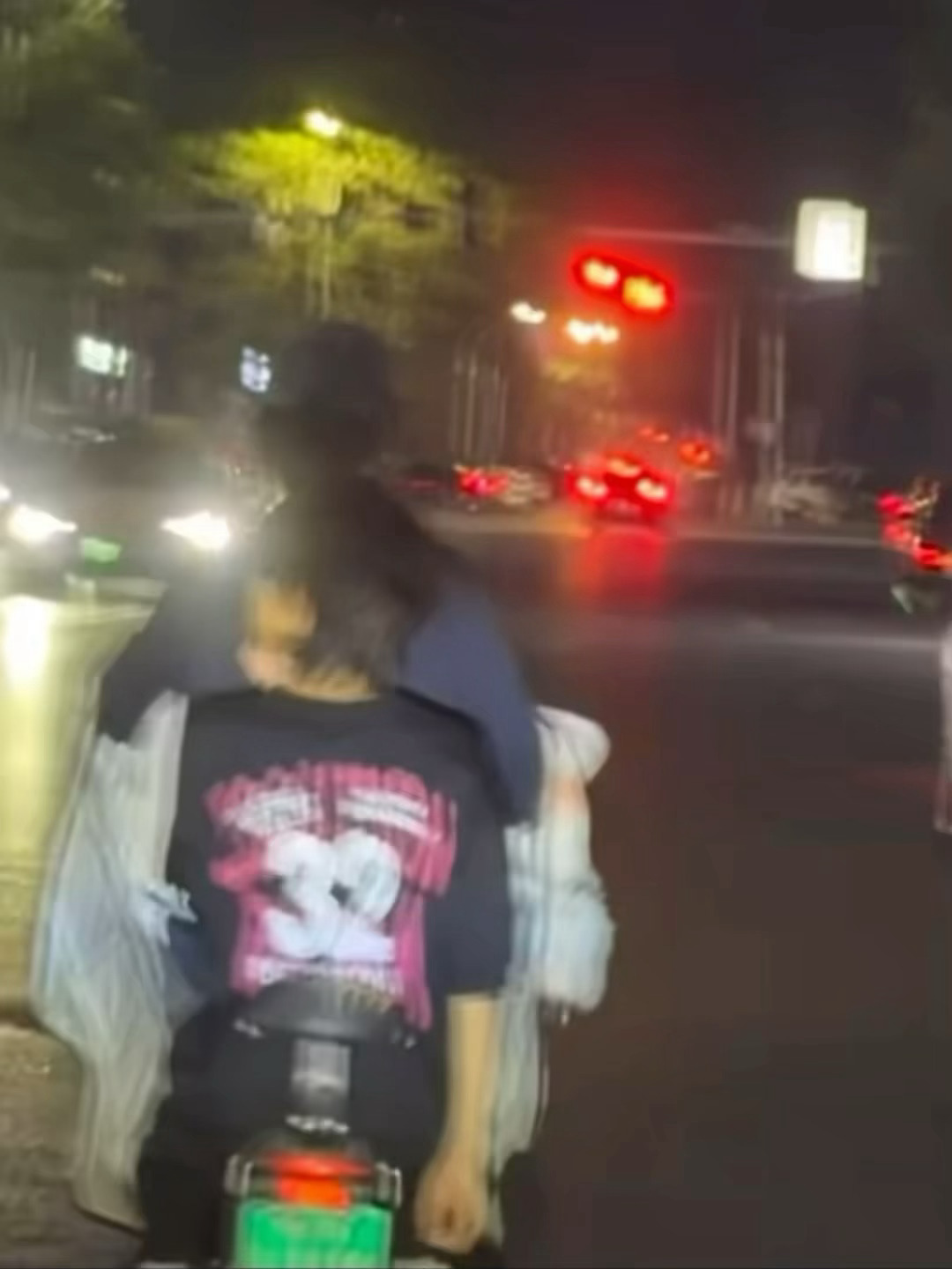 侯王子好朴实一小孩啊 