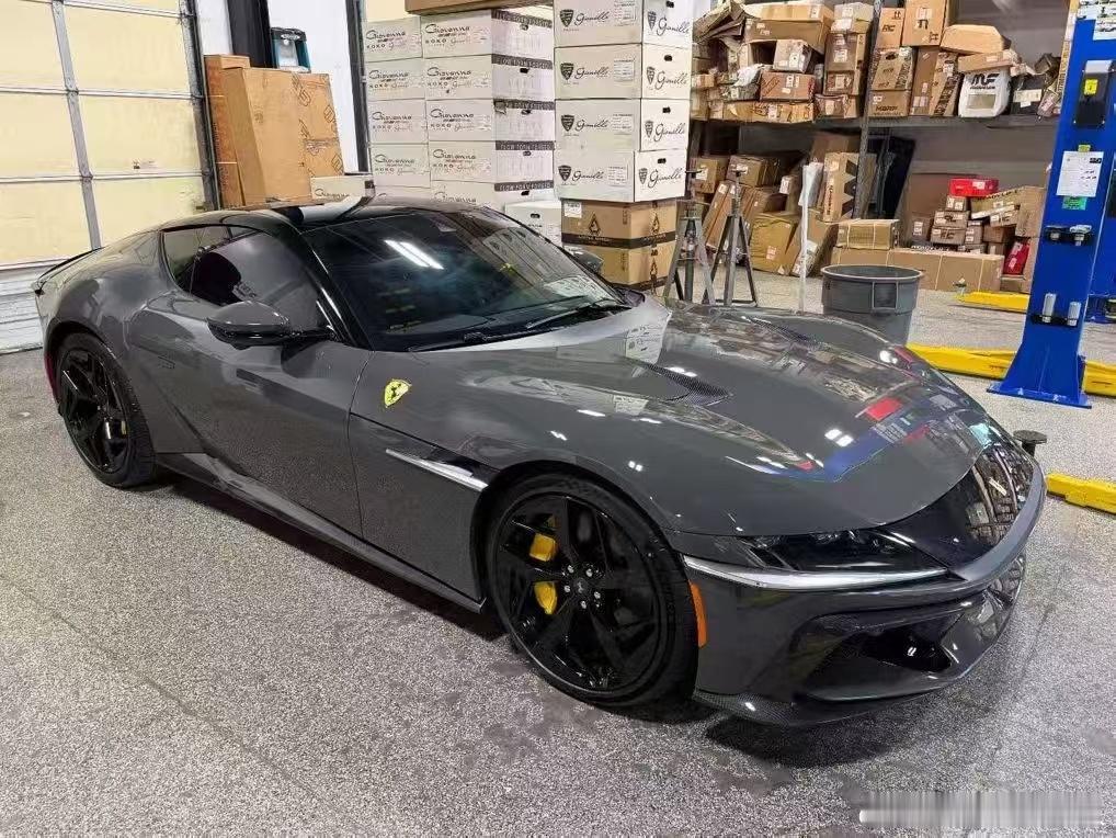 法拉利12Cilindri Spider，人生巅峰，莫过于拥一台V12自吸绝唱，